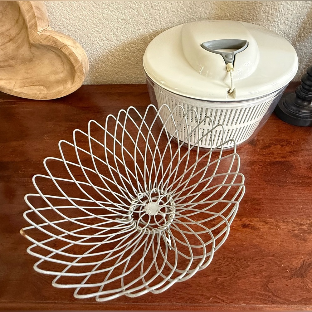 Perfect silver 🩶 fruit 🍌 🍎 basket and old school lettuce 🥬 spinner